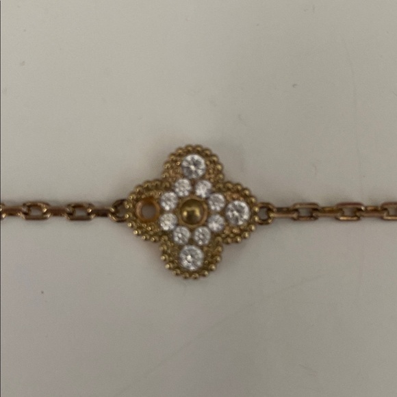 Elegant Gold and White Clover Bracelet - Picture 2 of 4